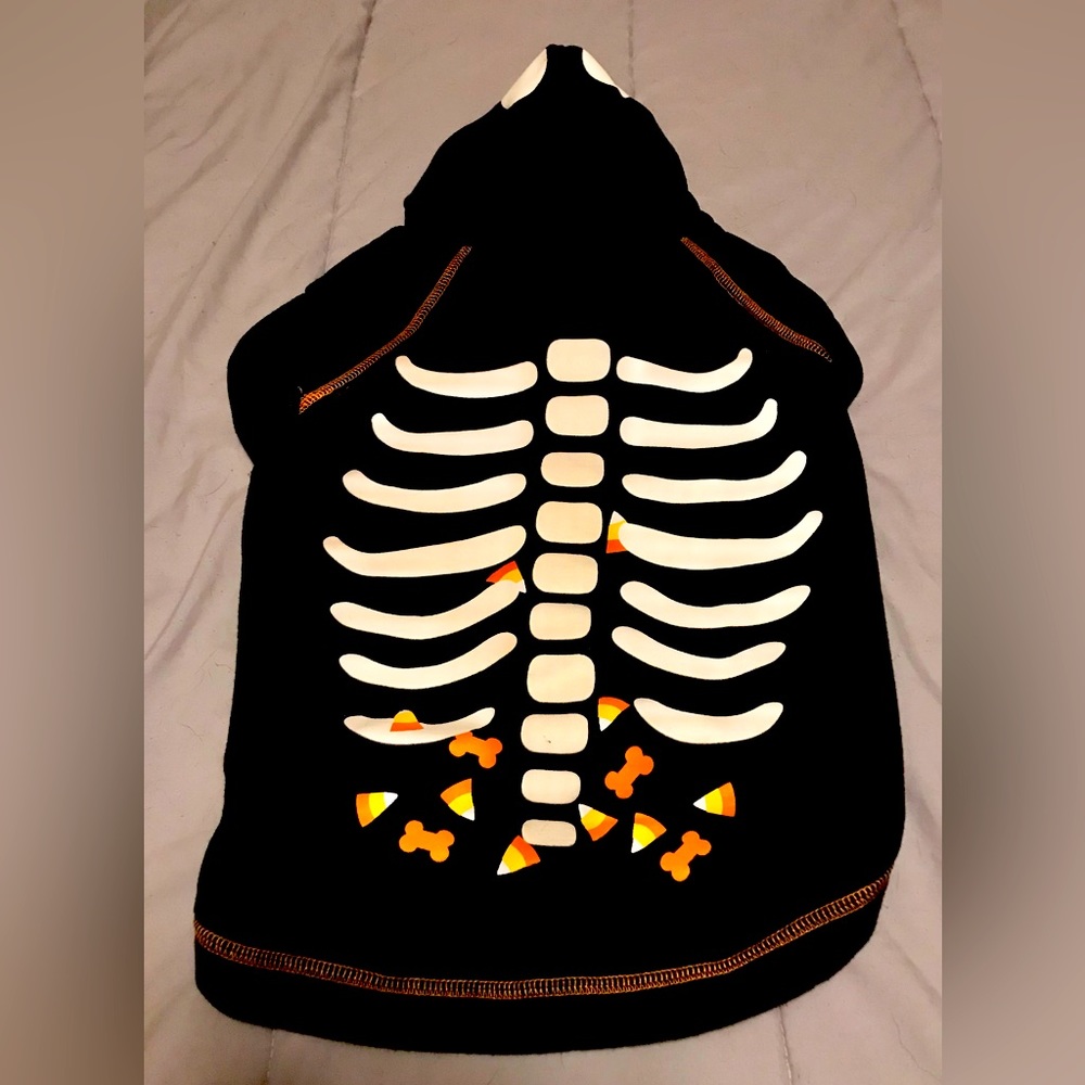Black hoodie w/skeleton design. Perfect Halloween outfit for your fur baby. 🎃